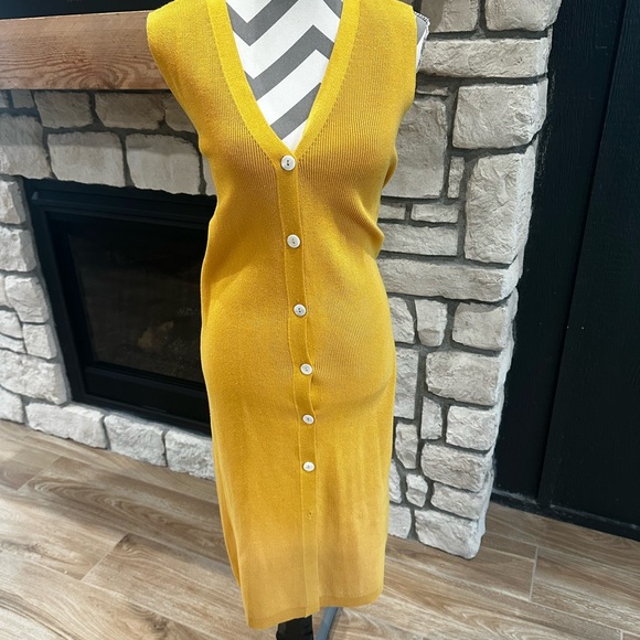 Cyrus Women's Yellow/Gold Sweater Duster Cardigan. Button -Up Sleeveless - Picture 1 of 5